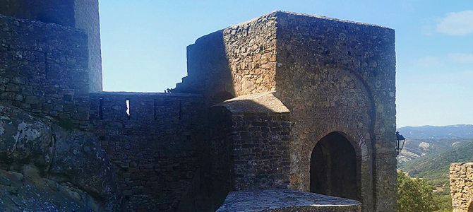 Mauern der Burg Castellar de la Frontera